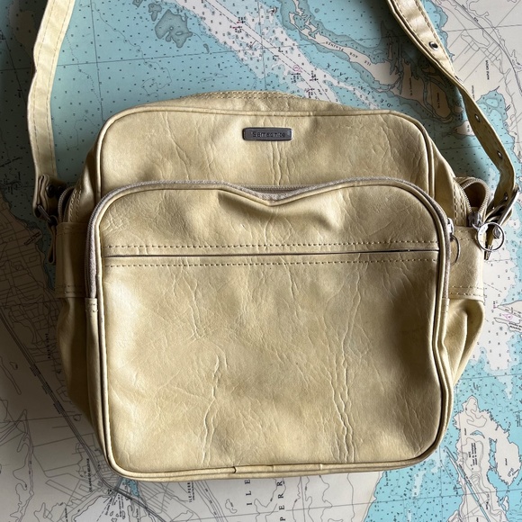 Vintage Pastel Yellow Samsonite Travel Bag - Picture 10 of 10